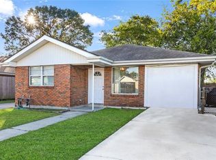 3122 Pakenham Dr, Chalmette, LA 70043