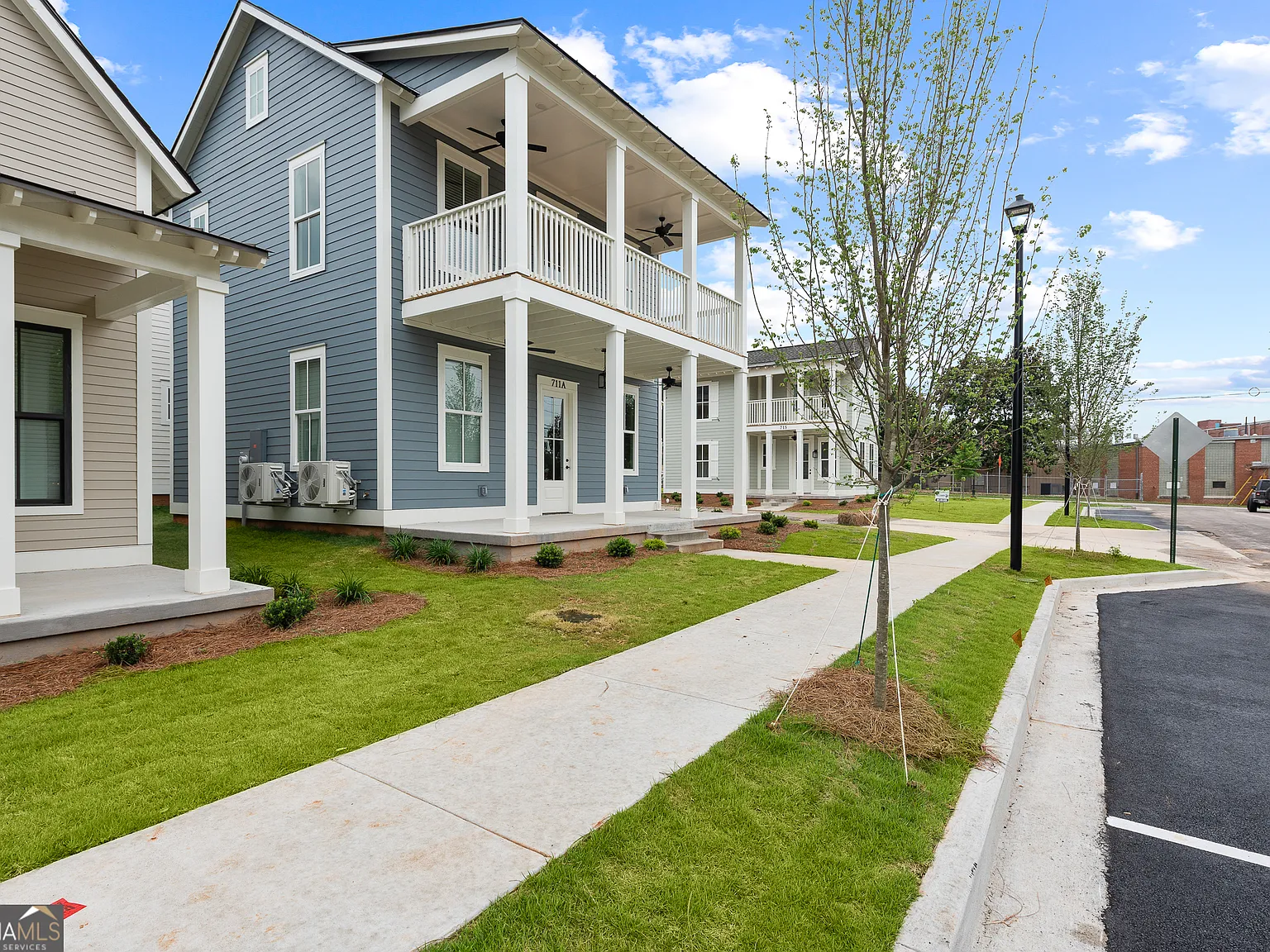 1 bed, 1.0 bath, 384 sqft, $995 — Photo 2