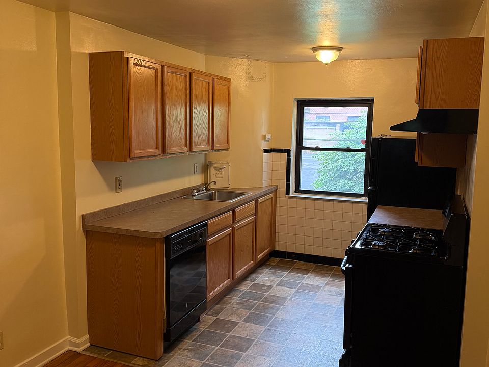 1st image of 249 Linwood Ave #2