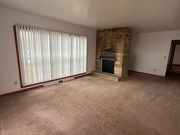 4th image of 926 E Main St