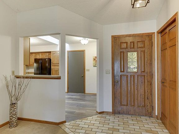 5th image of 1289 Black Oaks Ct N