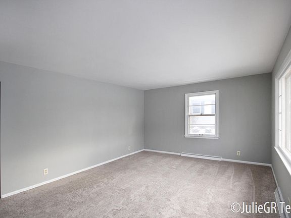 2nd image of 2037 Eldon St NE