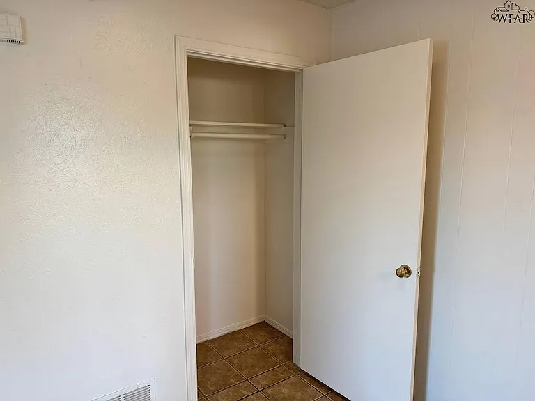 1611 Bell St — Photo 5