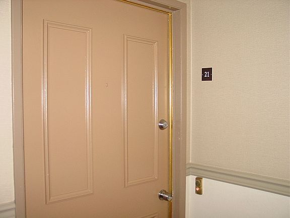 2nd image of 5349 Newcastle Ave APT 21
