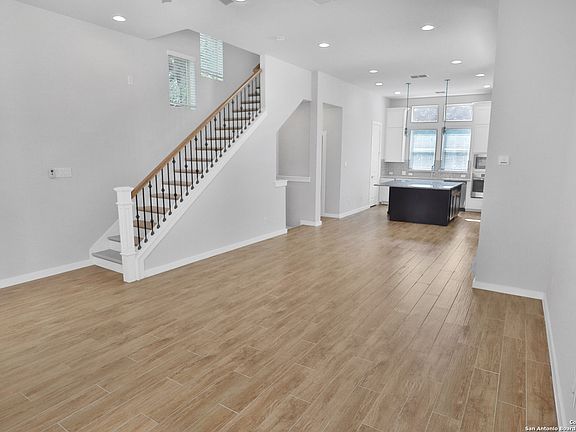 4th image of 2739 N Pine St