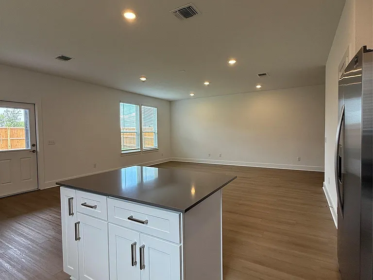 593 Tailwind Dr — Photo 16