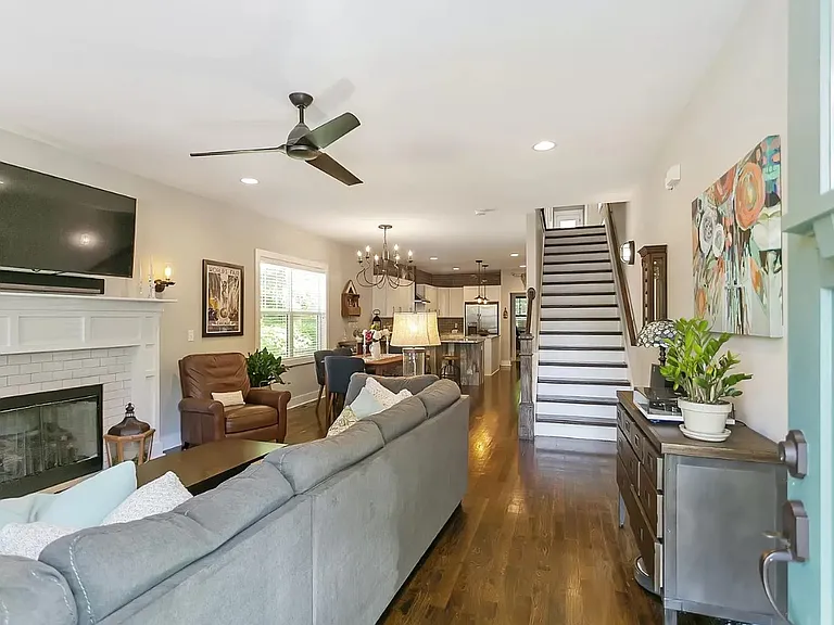 306B Manchester Ave — Photo 3