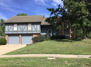 9319 Greenway Ln, Lenexa, KS 66215