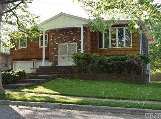 1098 Westwood Rd, Hewlett, NY 11557