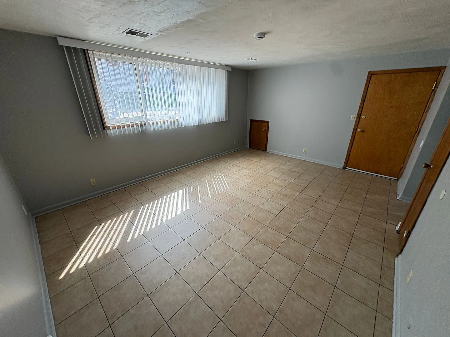 1101 D — Photo 2