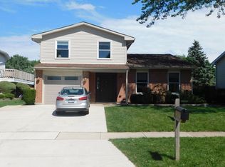 725 Patton Dr, Buffalo Grove, IL 60089