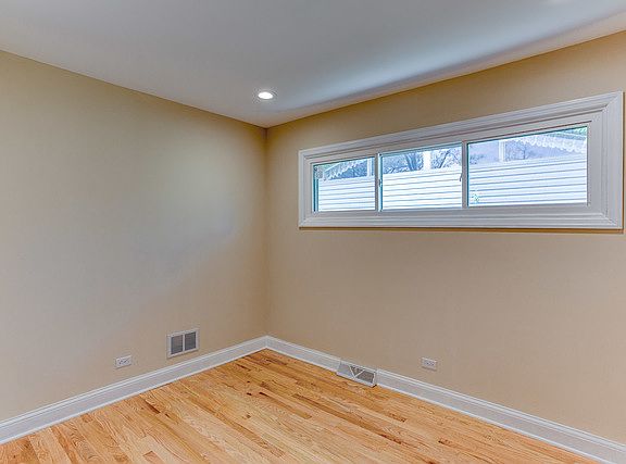 5th image of 306 Forestway Dr