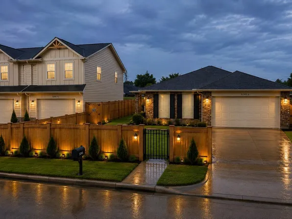 5258 Park Village Dr, Houston, TX 77048