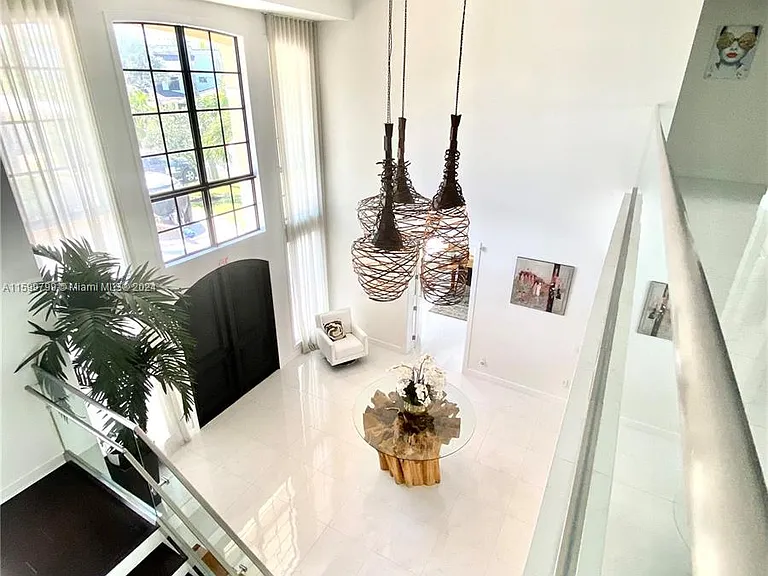 513 Palm Dr — Photo 17