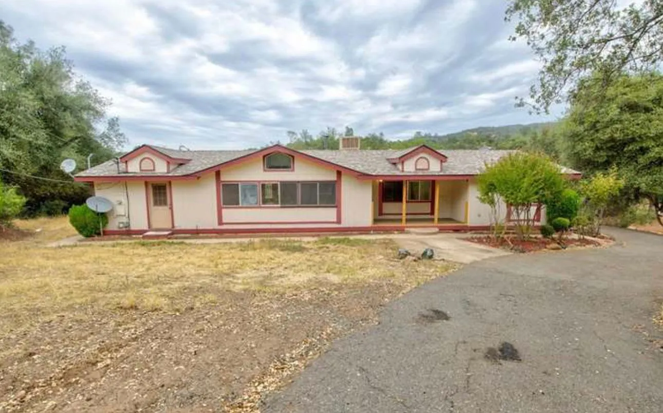 4 bed, 2582 sqft, $2,250 — Photo 1