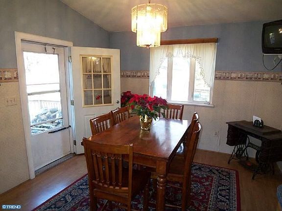 4th image of 190 Sunnyhill Ave