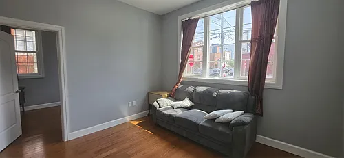 100 Griffith St #1R Photo 1