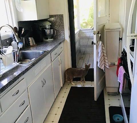 4th image of 3-1118 Laurel St #3