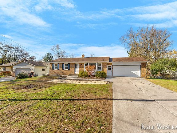 3rd image of 5471 Edgelawn Dr SE