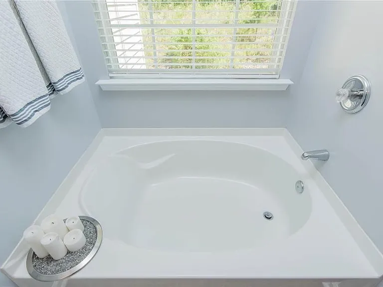 519 Windstone Trl — Photo 13