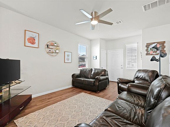 4th image of 984 Rice Dr