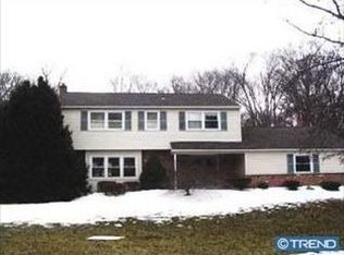 228 Fawnhill Rd, Broomall, PA 19008