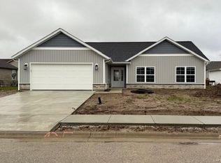 125 N Harvest Crest Ct, Highland, IL 62249
