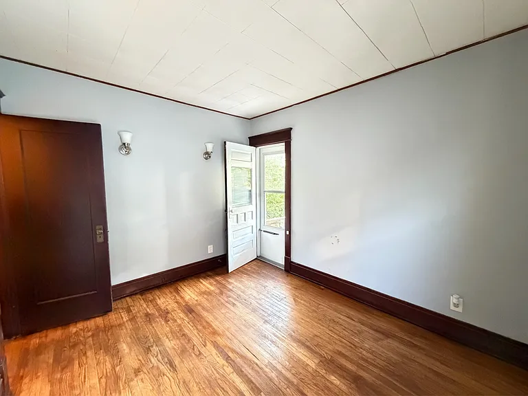 418 Colvin Ave — Photo 8