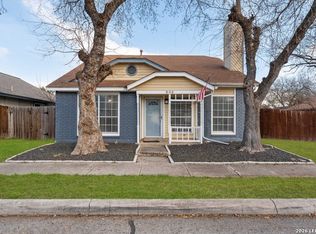 805 Garden Meadow Dr, Universal City, TX 78148
