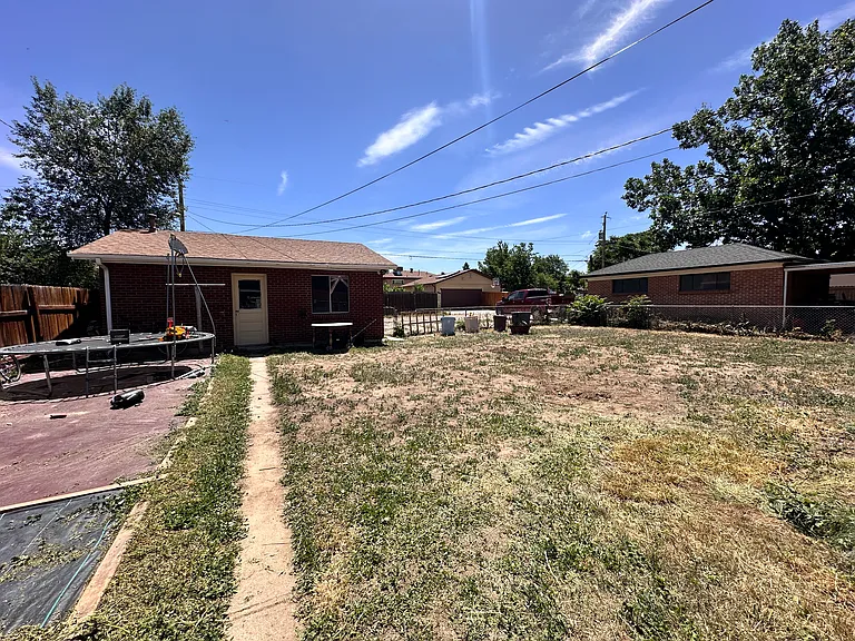 2240 Nome St — Photo 32