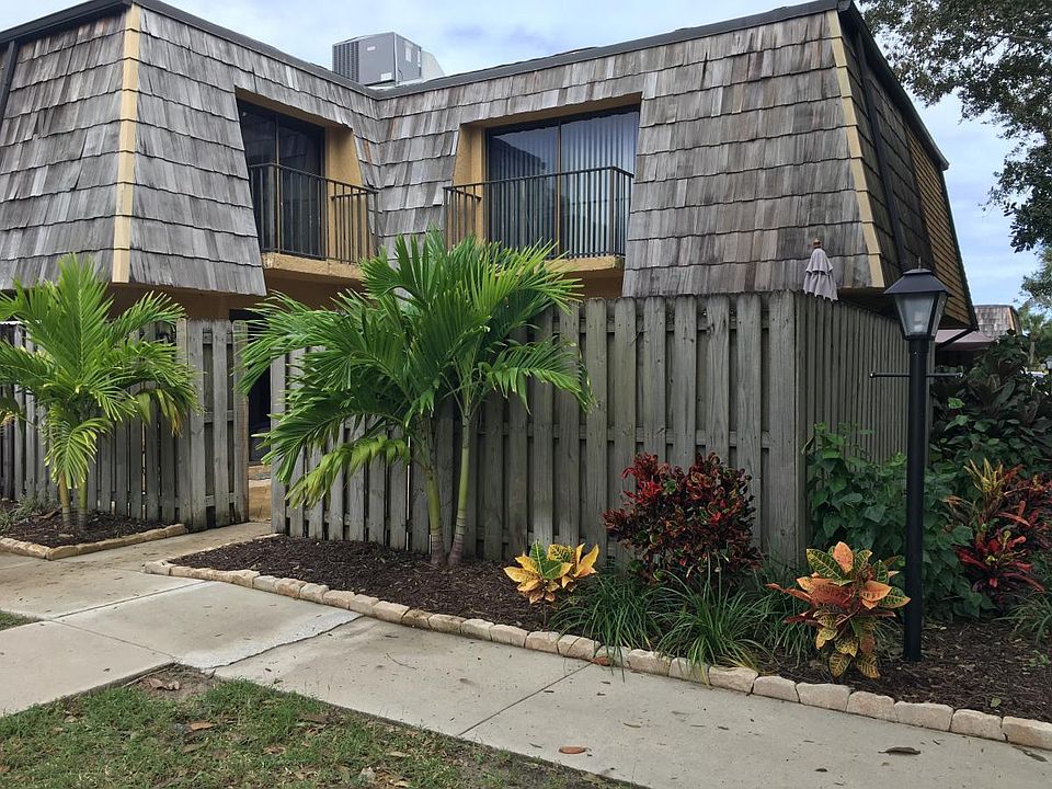 TROPICAL GARDEN ENTERANCE
