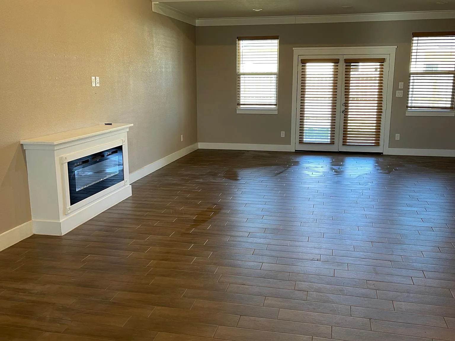 2418 Creek Dr — Photo 2