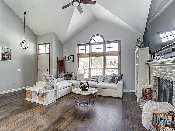 2nd image of 1471 Indian Creek Dr