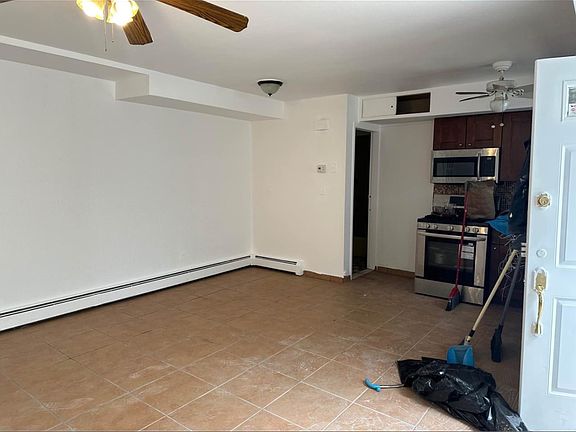 3rd image of 212 Rose Ave Floor 1