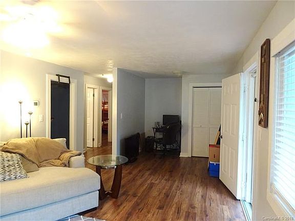 5th image of 228 Ashmore Ave