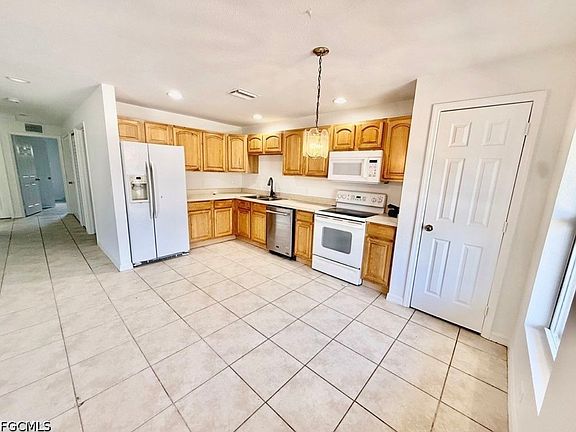 2nd image of 4720 Golfview Blvd #4720