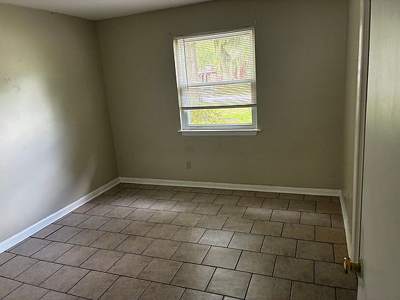 5th image of 7 Oak Forest Ln