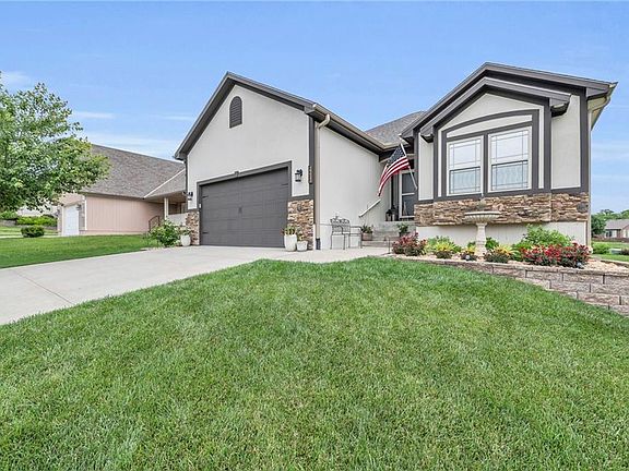 2nd image of 2213 NE Overland Dr