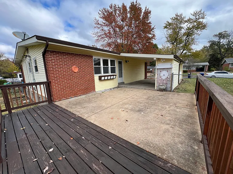 1065 Paddock Dr — Photo 6