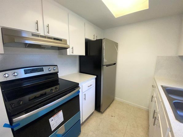 221 SE 3rd Ave APT 6