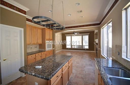 5th image of 3275 Squire St