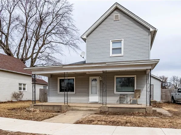 155 W Warren St, Warrensburg, IL 62573