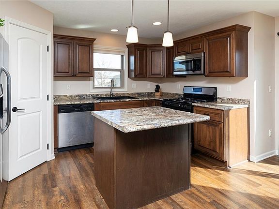 5th image of 2305 SE Willowbrook Dr