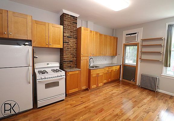 4th image of 549 Graham Ave #1L