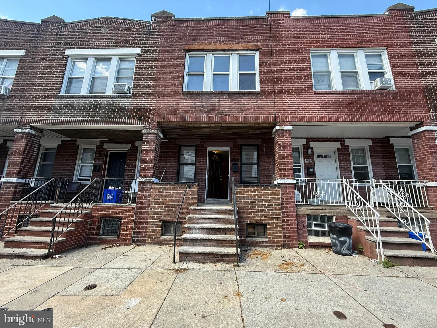 3 bed, 1.0 bath, 1922 sqft, $1,600 — Photo 2