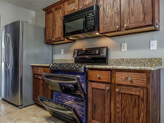 3rd image of 1526 Stewart Dr
