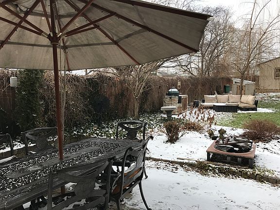 N Montour Patio/Yard