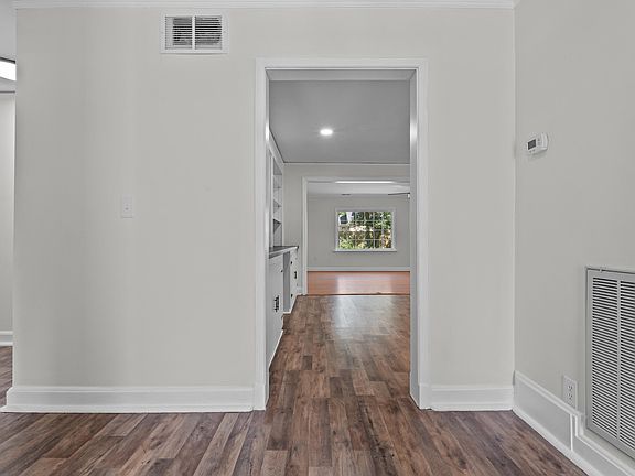 3rd image of 15 Wactor St