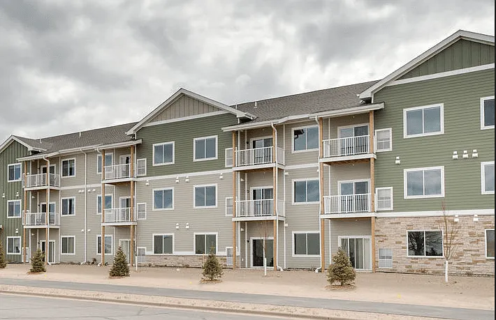 Pinehurst Apartments — Photo 1