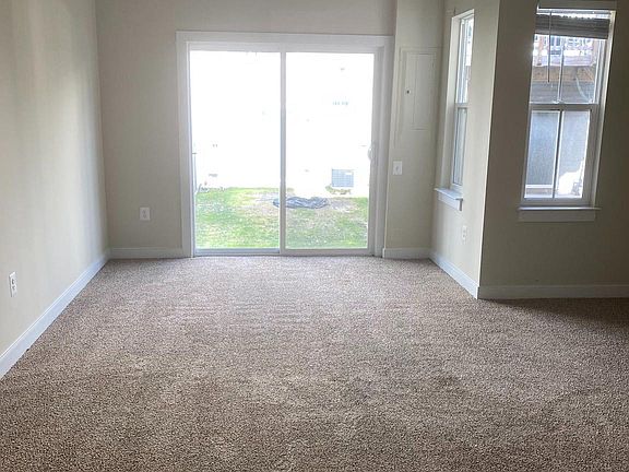 5th image of 109 Woodstream Cir
